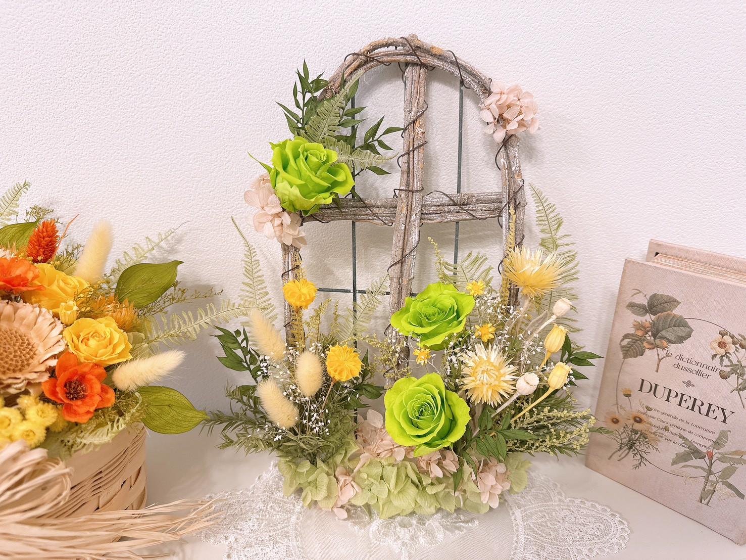 窓辺に咲く 春のグリーンローズ ウィンドウアレンジ ナチュラル 母の日 春限定2026 ギフト 癒し 新生活 インテリア | 3枚目